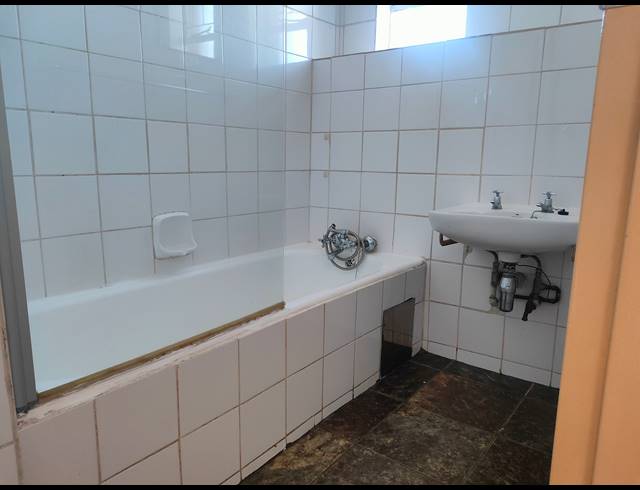 2 BEDROOM FLAT FOR SALE IN WEAVIND PARK